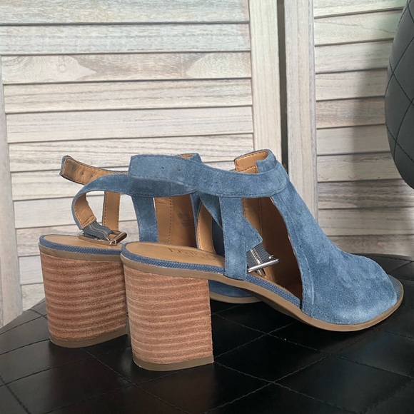 Blue Heals - Picture 4 of 5